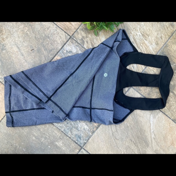 Lululemon tank top. Size 6-8 black/grey. - Picture 3 of 6